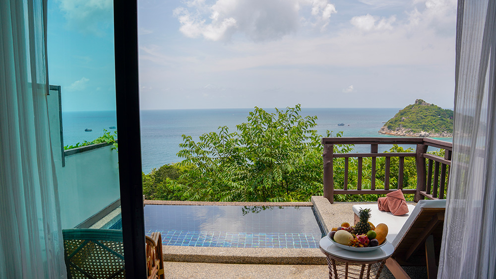 Hotel suite with private pool