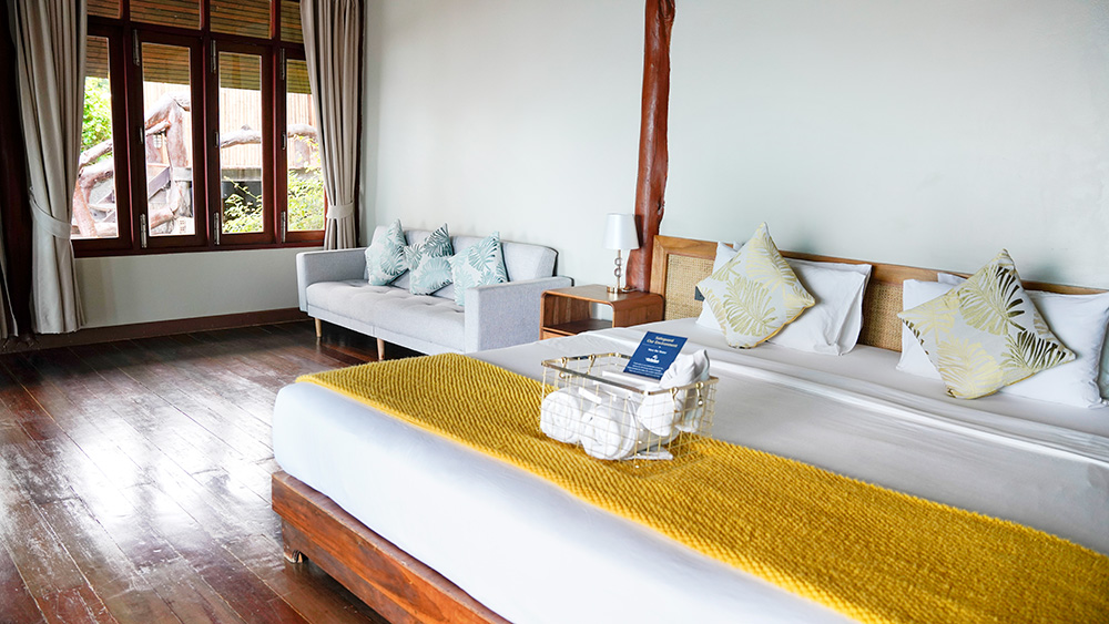 Panoramic Seafront Villa--_18-small