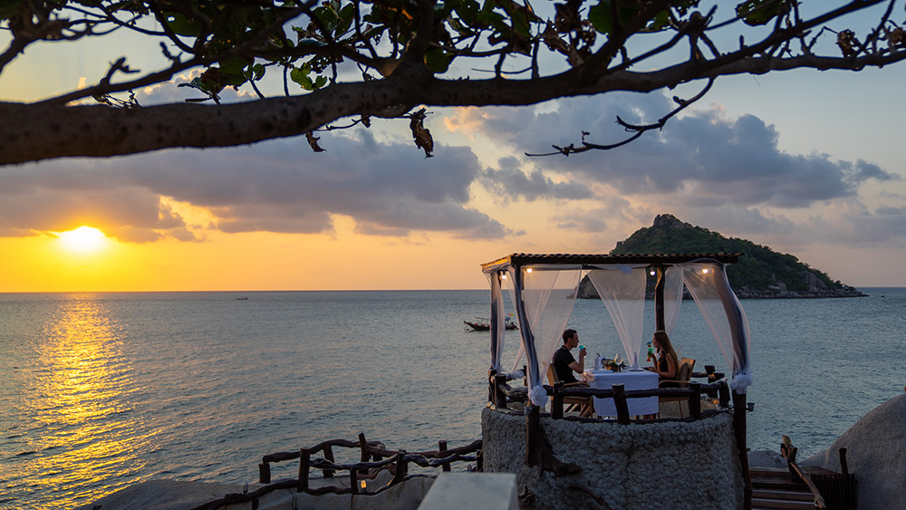 Romantic-dinner-dusit-buncha-koh-tao-2