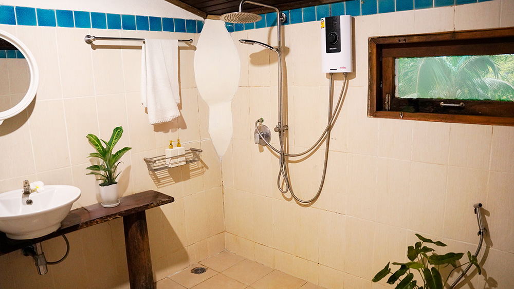 wooden-chalet-triple-210-bathroom-small